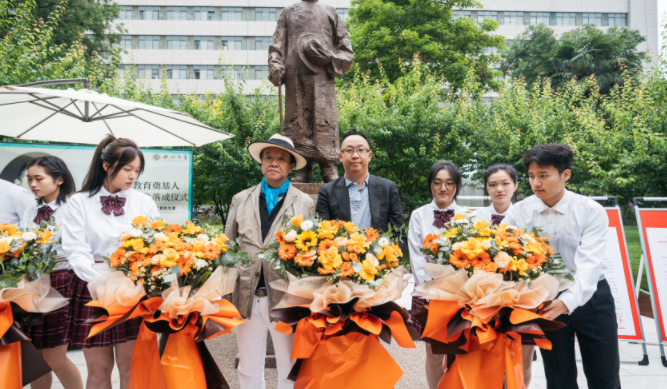 西北高等教育奠基人、中国现代医学先驱徐诵明雕像在火狐官方网页版落成 西北高等教育奠基人、中国现代医学先驱徐诵明雕像在火狐官方网页版落成