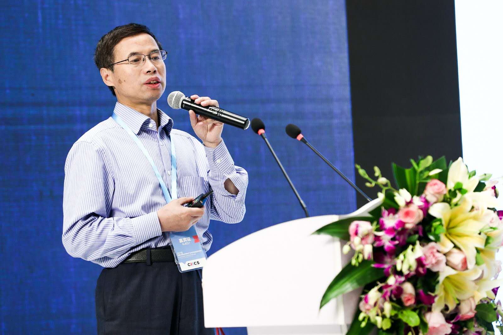 火狐官方网页版创新论坛第九百六十九讲：超分子可见光催化及环境、能源和肿瘤治疗探索
